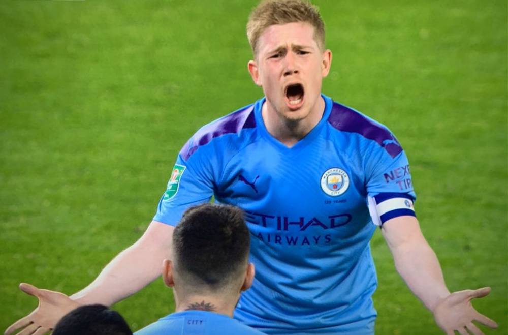 而是擦肩而 而是擦肩而