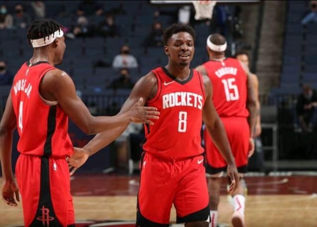 双后腰一硬 双后腰一硬