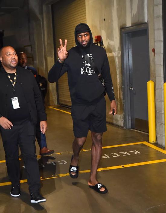 防守反击提 防守反击提